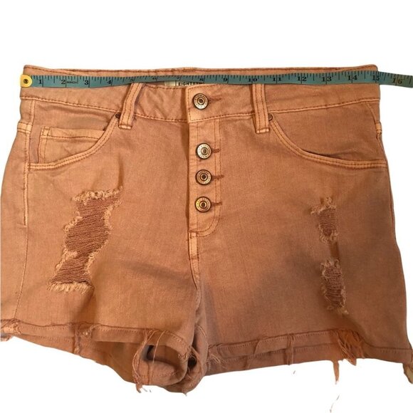 Eighty Two Distressed Shorts in Salmon Size  5 - Picture 5 of 14